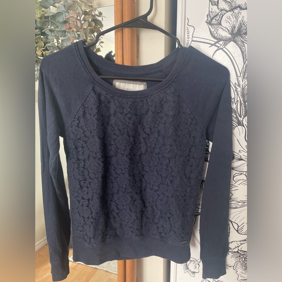 EUC Lace Front Abercrombie & Fitch Top - Picture 1 of 4